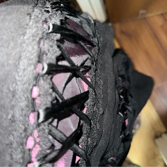 Black and Purple Lace-Up Corset - Picture 11 of 12